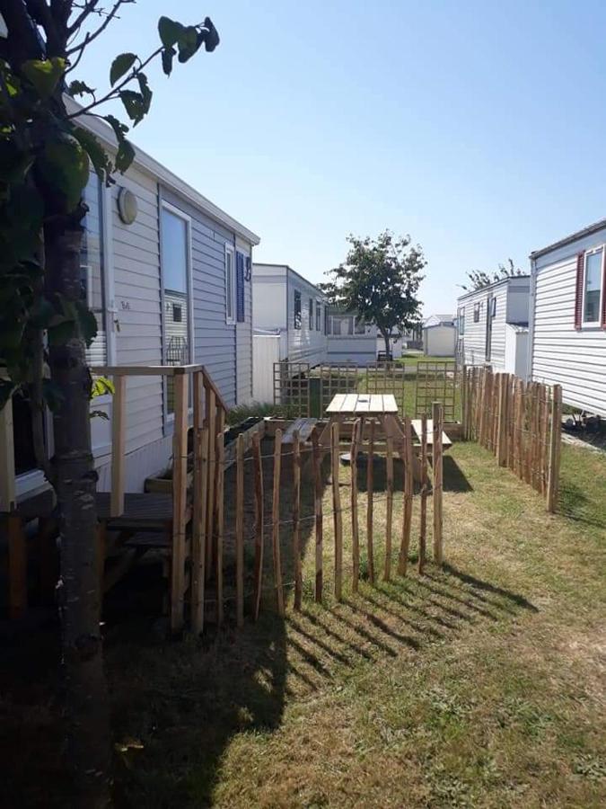 Stacaravan 4Pers In Bredene Met Eigen Tuintje 2449 Exteriér fotografie