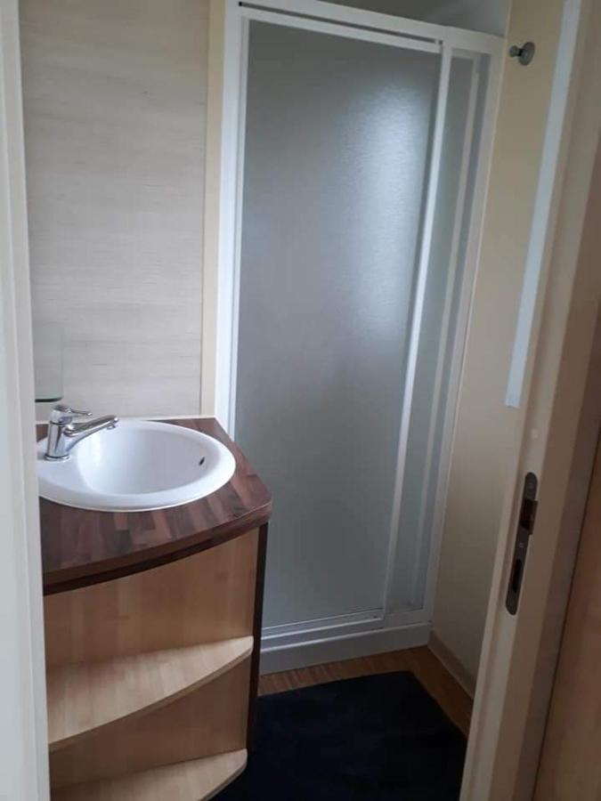 Stacaravan 4Pers In Bredene Met Eigen Tuintje 2449 Exteriér fotografie