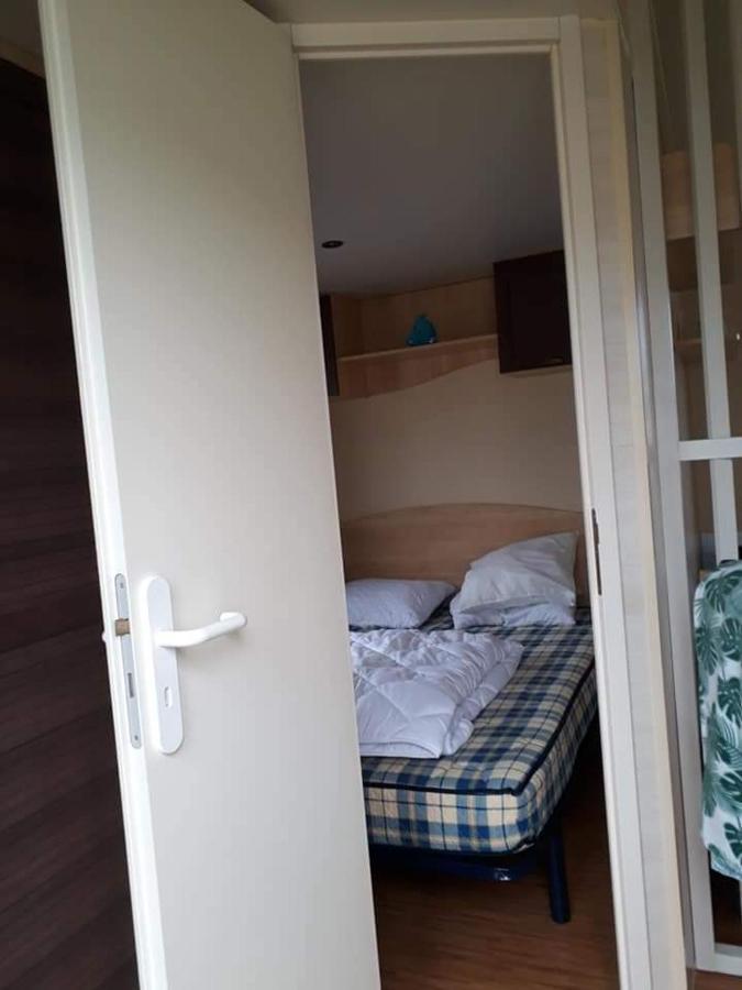 Stacaravan 4Pers In Bredene Met Eigen Tuintje 2449 Exteriér fotografie